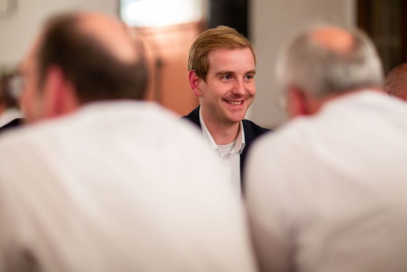 Bei den Förderprozessforen durfte auch der Austausch und natürlich die gemeinsame Entspannung am Abend nicht fehlen. Auf der Festung Marienberg konnten die Teilnehmerinnen und Teilnehmer zusammen essen und den informativen Kongresstag ausklingen lassen. (BKfotografik / PROCESS)