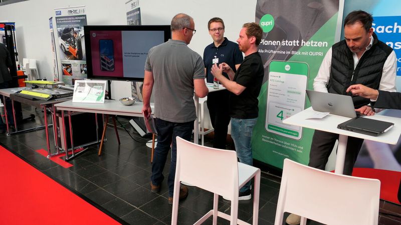 Die App von Qupri organisiert nicht nur die Termine des Prüfingenieurs, sondern sorgt auch für  Transparenz – der Anwender weiß, was im nächsten Autohaus auf ihn wartet. (Bild: Wenz | VCG)