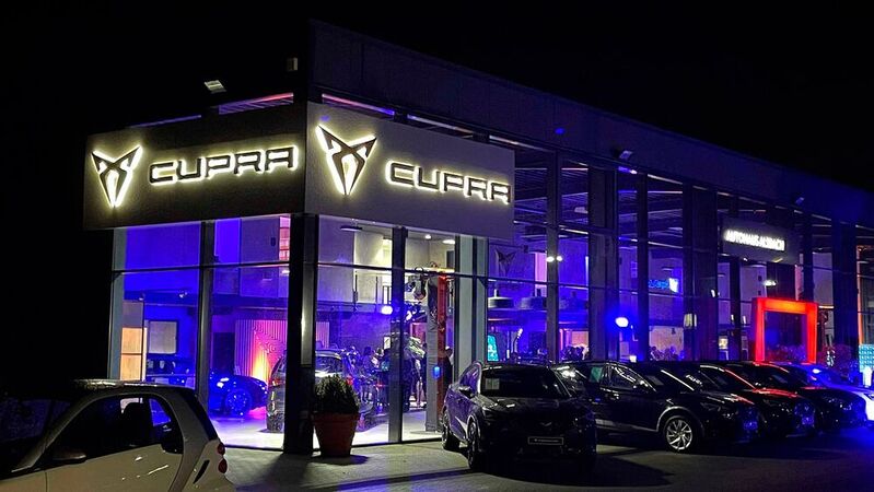 The Alsbach car dealership in Alsbach-Hähnlein has changed its appearance - the Seat car dealership has become a Cupra garage.  Very big...