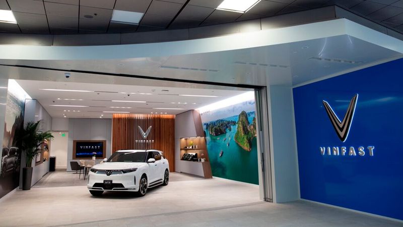 In den USA sind die ersten verkauften Vinfast-Modelle bereits angekommen. In Kalifornien betreibt Vinfast bereits ein Dutzend Läden. (Bild: Vinfast)