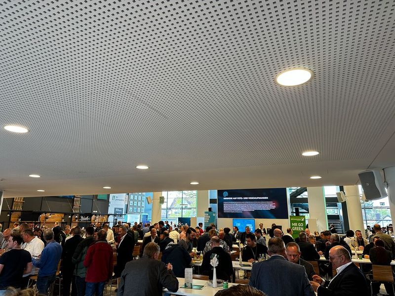 Ca. 800 Teilnehmer verteilen sich auf drei Etagen. (Bild: Vogel IT-Medien GmbH)