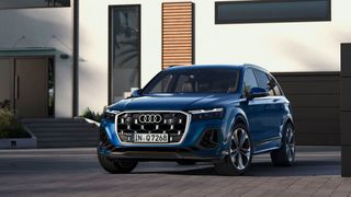 Der Audi Q7 in der Farbe Ascari blue. (Bild: Audi AG)