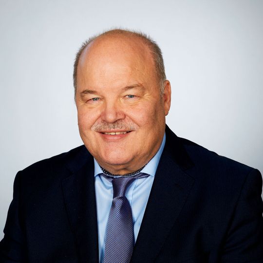 „Jetzt muss es darum gehen, gemeinsam die richtigen Maßstäbe für ein dauerhaftes Wiederhochfahren der Wirtschaftsleistung zu setzen. Und da führt kein Weg am Mittelstand vorbei“, sagt Albert Vetterl, Präsident des Kfz-Gewerbe Bayern.(Bild:  Kfz-Gewerbe Bayern)