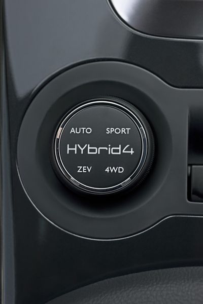 Der Peugeot 3008 HYbrid4 - das weltweit erste Sereinfahrzeug mit Full-Hybrid-Diesel (Bild: Peugeot)