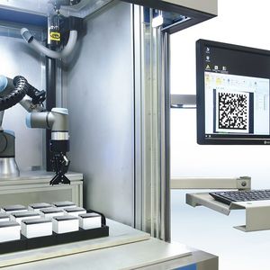 Diese Laserstation mit integriertem Industrieroboter hat ACI Laser entwickelt, um Werkstücke überall beschriften zu können.