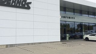 Einst Baumarkt, heute Kfz-Betrieb: das Autohaus Bernds in Oberhausen. (Baeuchle/»kfz-betrieb«)