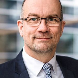 „Die modellbasierte Systementwicklung und somit die Zusammenarbeit und die Realisierung des interdisziplinären Austauschs sind hier zentral“, erklärt Professor Oliver Riedel, Institutsleiter am Fraunhofer IAO.(Bild:  fraunhofer)
