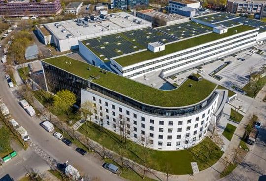 (Die Revitalisierung des Gewerbe- und Büroquartier Centro Tesoro schont Ressourcen graue Energie und das Klima. Bildquelle: Schwaiger Group)