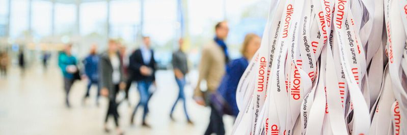 Dieses Jahr auch wieder in Präsenz: Am 3. November öffnet die Dikomm ihre Tore für Interessenten aus dem Öffentlichen Dienst (©  AMC MEDIA NETWORK GmbH & Co. KG)