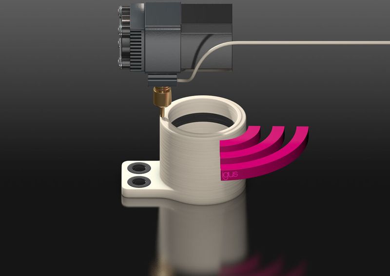 In 3D-gefertigte Bauteile kann Intelligenz gedruckt werden. So wird vorausschauende Wartung auch bei individuellen Verschleißteilen möglich. (Bild: Igus)