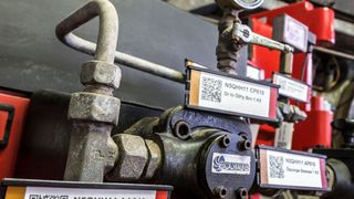 Jedes Aggregat auf lange Sicht eindeutig markiert und dokumentiert: K+S hat am Standort Sigmundshall ein Kraftwerk-Kennzeichensystem eingeführt. (Hermann Kolbeck/Phoenix Contact)