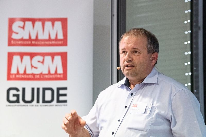 Andreas Mollet, Gebietsverkaufsleiter Schweiz bei Mapal präsentierte die Vorteile der leistengeführten Mapal-Werkzeuge beim Aussenreiben und Feinbohren. (Bild: Thomas Entzeroth)