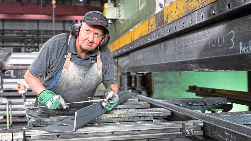 IAA führt den kompletten Fertigungsprozess von mittleren bis großen Stahlbauteilen inhouse durch. (Bild: neumeister.de)