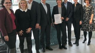 Volvo hat für die komplett überarbeiteten Ausbildungsgänge zwei Zertifikate erhalten. (Promotor)