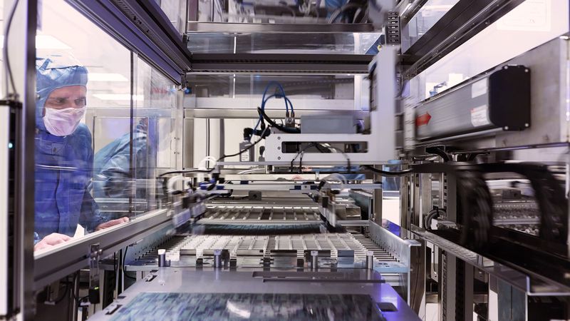 Eine professionelle Datenstrategie ist das A und O, um künstliche Intelligenz erfolgreich in der Automation einzusetzen.(Bild:  Connect Images – stock.adobe.com)