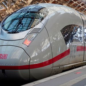 Äußerlich unterscheidet sich der ICE 3 Neo nur unwesentlich von der bestehenden ICE-Flotte.(Bild:  Deutsche Bahn)