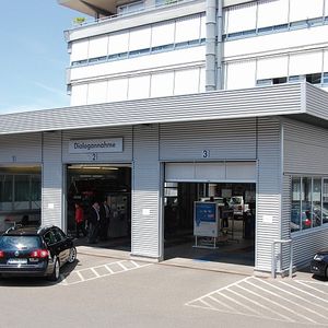 Die Dialogannahme ist in einer modernen Halle getrennt vom Hauptgebäude untergebracht.(Foto:  Rosenow)