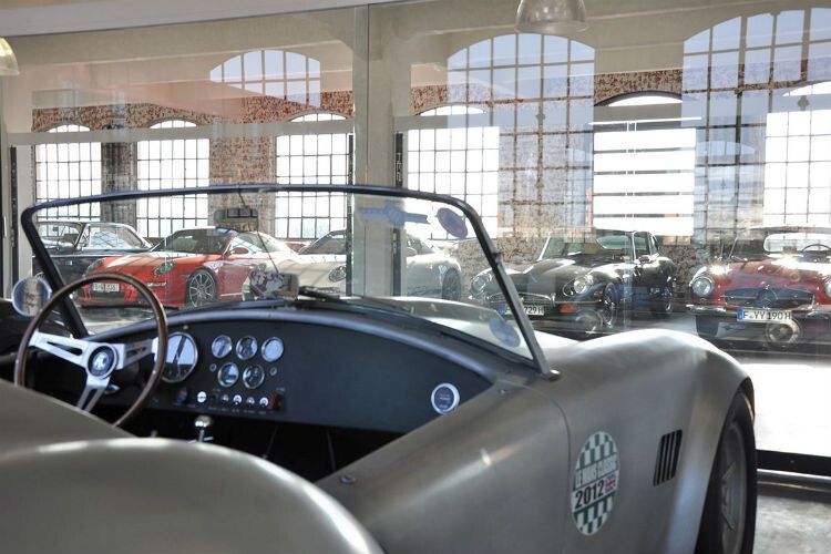 Die Klassikstadt Frankfurt vereint mehr als 35 Firmen, die mit klassischen Automobilen zu tun haben. Hinzu kommen Shops, Werkstätten, Eventflächen und vieles mehr. (Foto: Klassikstadt Frankfurt)