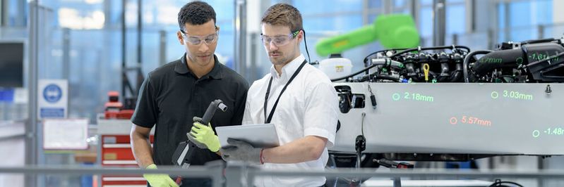 Um wettbewerbsfähig zu bleiben, sollten Maschinenbauer und Anlagenbetreiber die Vernetzung ihrer Produkte und Produktionswege jetzt vorantreiben. Um wettbewerbsfähig zu bleiben, sollten Maschinenbauer und Anlagenbetreiber die Vernetzung ihrer Produkte und Produktionswege jetzt vorantreiben.