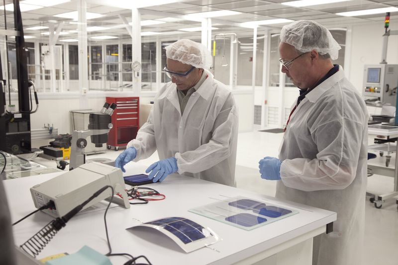 Die Effizienz von Photovoltaikzellen ist noch längst nicht ausgereizt. Forscher arbeiten eifrig an neuen Konzepten. (Bild: Dupond)