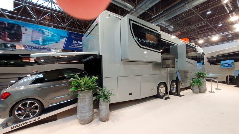 Mit einem Preis von gut zwei Millionen Euro ist das Modell Perfect 1200 Platinum von Vario wohl das teuerste Reisemobil auf der Messe. (Bild: VCG – Mauritz)
