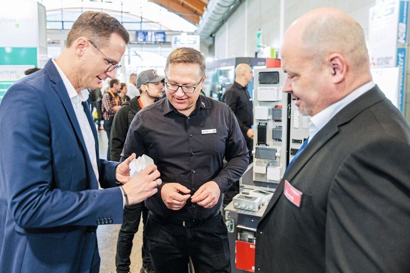 «Uns ist es wichtig, am Puls der Anwender zu sein und die Trendthemen in der Praxis zu verankern. Die all about automation zeigt, was heute bereits möglich ist und wie zukunftweisende Lösungen geplant und umgesetzt werden», so Tanja Waglöhner, Messeleiterin beim Veranstalter Easyfairs. (Bild: Easyfairs)