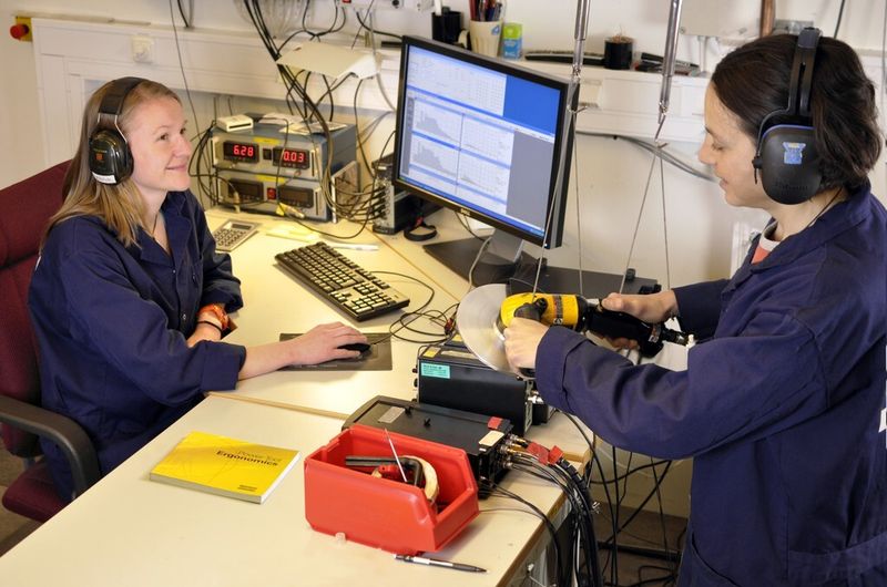 Die ergonomische Konstruktion von Atlas-Copco-Werkzeugen wird im Labor überprüft. (Bild: Atlas Copco Tools)