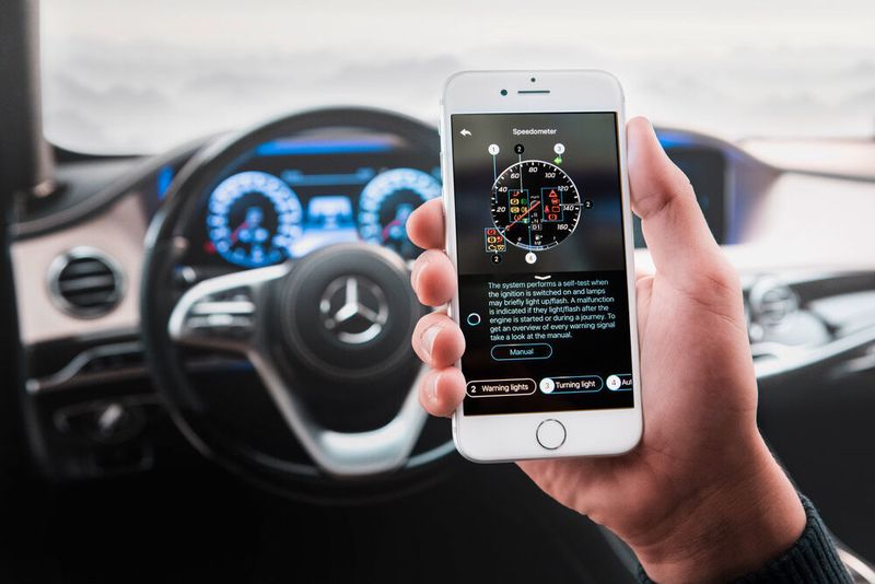 ... beispielsweise zu den verschiedenen Fahrzeugfunktionen von Mercedes-Modellen. (Daimler)