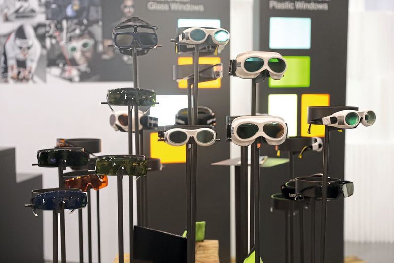 Welches Modell soll es sein? Laserschutzbrillen von Laservision. (Michael Heck)