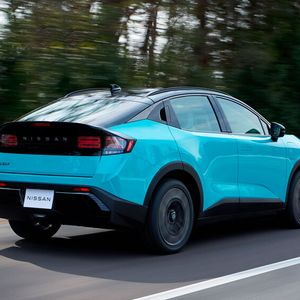 Der Nissan Leaf kommt nach kurzer Unterbrechung zurück. Das Fließheck soll für Effizienz sorgen.(Bild:  Nissan)