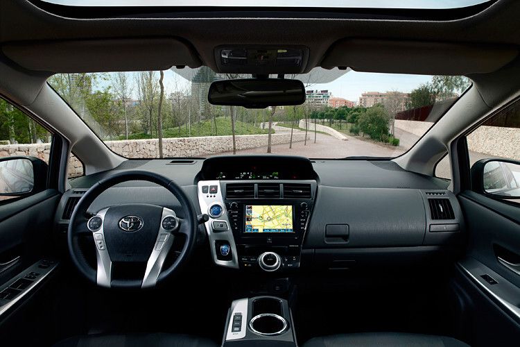 Der Prius Plus dürfte mit ausgeklügelter Technik sowie entsprechender hochwertiger Ausrüstung eher dem technokratischen Käuferkreis gefallen. (Foto: Toyota)