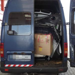 Durch Italien und Österreich sind die Diebe mit ihrer Fracht problemlos gekommen. Erst in Ungarn fiel der Inhalt an der Grenze auf.(Foto:  Police.hu)