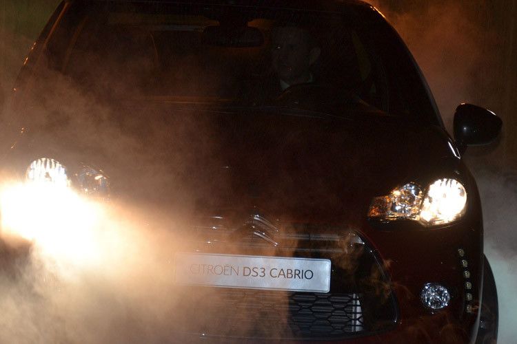 Citroën zeigte den Händlern auch das neue DS3 Cabrio. Markteinführung ist am 8. März. Der Einstiegspreis beträgt 17.790 Euro. Hauptwettbewerber sind das Mini Cabriolet sowie der Fiat 500 C. (Foto: Michel)