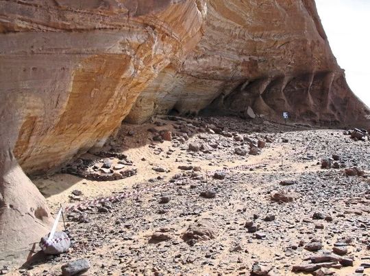 Ansicht der Takarkori Rock Shelter in Südlibyen.(Bild:  Archaeological Mission in the Sahara, Sapienza University of Rome)