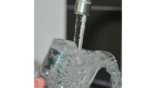 Trinkwasser muss auf seine mikrobiologische Wasserqualität untersucht werden. Dabei hilft die Durchflusszytometrie. (gemeinfrei)