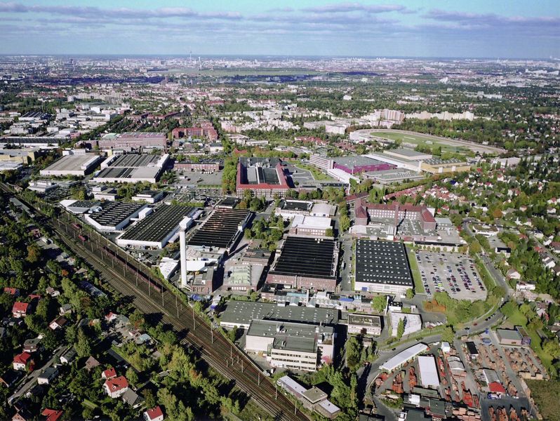 The plant in Berlin-Marienfelde is the oldest Mercedes-Benz facility. It was founded in 1902. Most recently, workers here produced diesel engines. (Source: Mercedes-Benz)