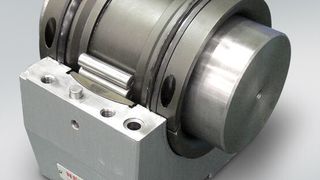 Eine neue Dichtung erlaubt die Verwendung von bis zu 30 % breiteren Zylinderrollen, die entsprechend höhere Kräfte aufnehmen können. (Bild: NSK)