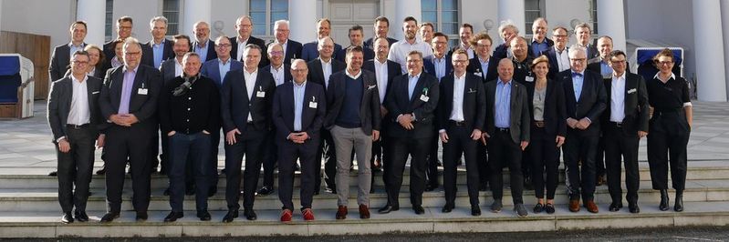 Auch beim Executive Summit 2019 posierten die Teilnehmer für das obligatorische Gruppenfoto.(Bild:  Vogel IT-Medien)
