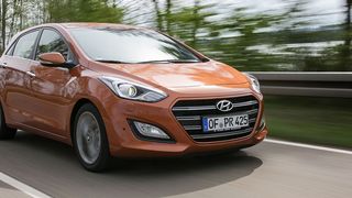 Hyundai hat seinem Erfolgsmodell i30 ein Facelift spendiert. Wir fuhren das Modell mit 100kW/136 PS und Sieben-Gang-Doppelkupplungsgetriebe. (Foto: Hyundai)