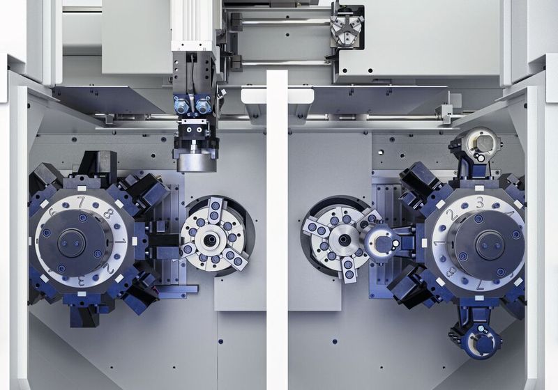 Der Arbeitsraum der MSC 5 DUO ist mit zwei Hauptspindeln A2-5 ausgestattet, die eine maximale Drehzahl von 4.500 Umdrehungen pro Minute erreichen. Zwei BMT-Werkzeugrevolver nehmen jeweils bis zu acht Werkzeuge auf. Durch die Split-Bed-Bauweise werden Vibrationen zwischen den Spindeln vermieden. (Bild: Emag)