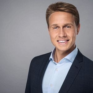 Dr. Tim Hollstein, Erstautor der Studie, forscht an der Christian-Albrechts-Universität zu Kiel und arbeitet als Assistenzarzt der Klinik für Innere Medizin I des UKSH, Campus Kiel.(Bild:  © privat)