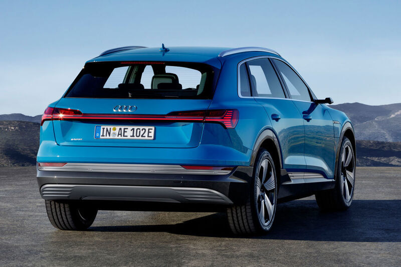 Die ersten Autos kommen Ende des Jahres auf die Straße, die Preise starten bei 79.900 Euro.  (Audi)