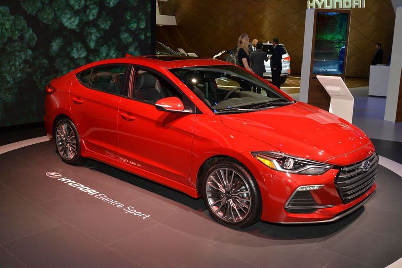 Hyundai zeigt neben dem Elantra Sport ... (Newspress)