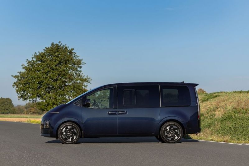 Der Staria ist über fünf Meter lang und zwei Meter breit. (Bild: Hyundai)