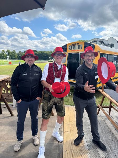Showeinlage für Redhat von (v. l.) Thomas Marko, Matthias Adams und Patrick Menzel (Arrow ECS) (Bild: Vogel IT-Medien GmbH)