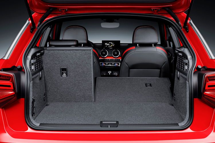 Neben fünf Passagieren im Innenraum finden mindestens 405 Liter Gepäck im Kofferraum Platz. Wird die Rückbank geteilt, sind es 1.050 Liter. (Foto: Audi)