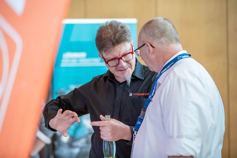 Gerade der fachliche Austausch unter den Schraubexperten untereinander ist das, was die Regionalmesse Schraubtec ausmacht. (Bild: Amelie Jehmlich/ART n Photo)