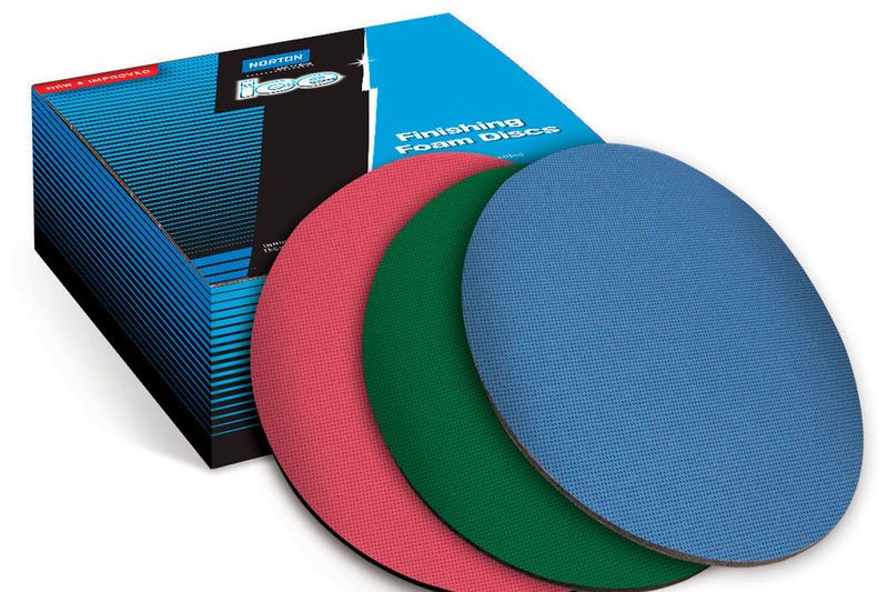 Die markante Farbcodierung bei den Feinschleifscheiben erleichtert die Auswahl des richtigen Schleifmittels und unterstützt somit das Erzielen optimaler Ergebnisse. (Saint-Gobain Abrasives )