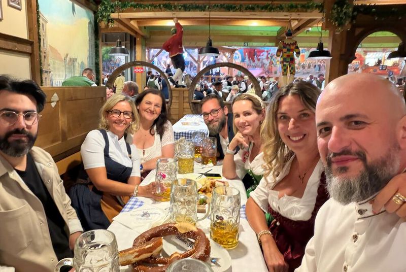 Vertiv, public-edge und IT-BUSINESS - ein Dream-Team beim Feiern. (Bild: Vogel IT-Medien)