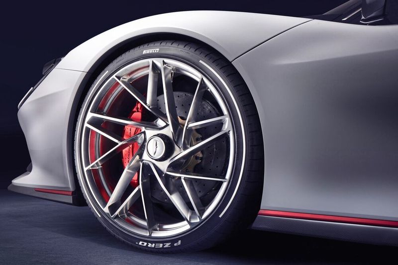 Der Battista ist mit Carbon-Keramik-Bremsen ausgerüstet. (Pininfarina)